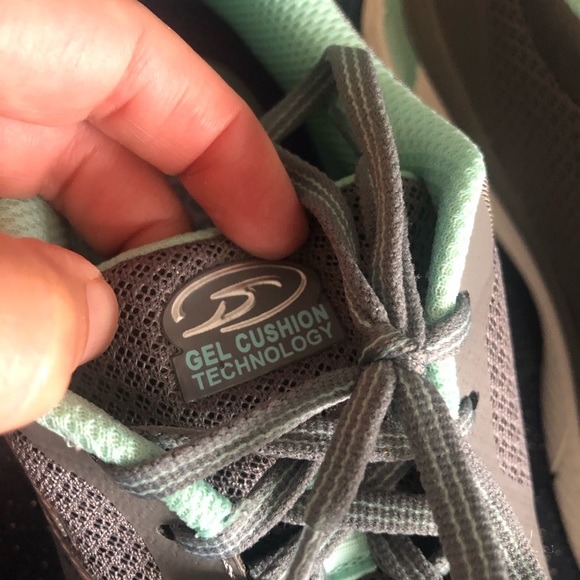 Skechers grey woman’s sneaker   7 1/2 Gel Cushion - Picture 8 of 10